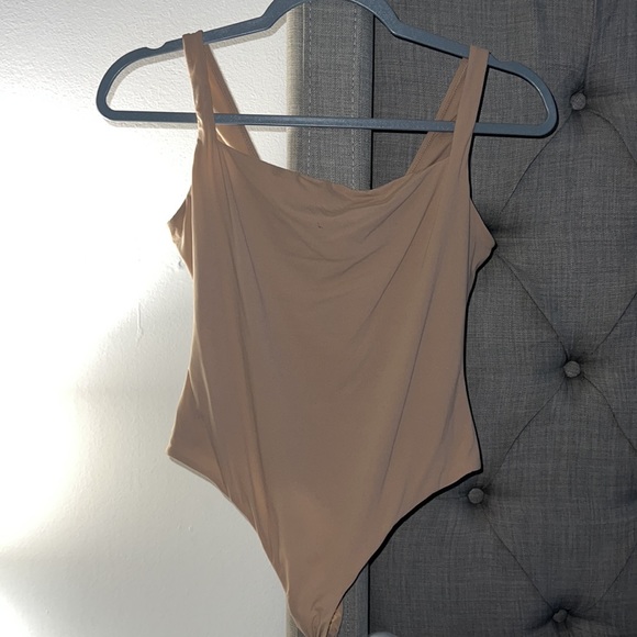 SKIMS Fits Everybody Square Neck Sleeveless Bodysuit in Clay Size Large - Picture 2 of 3